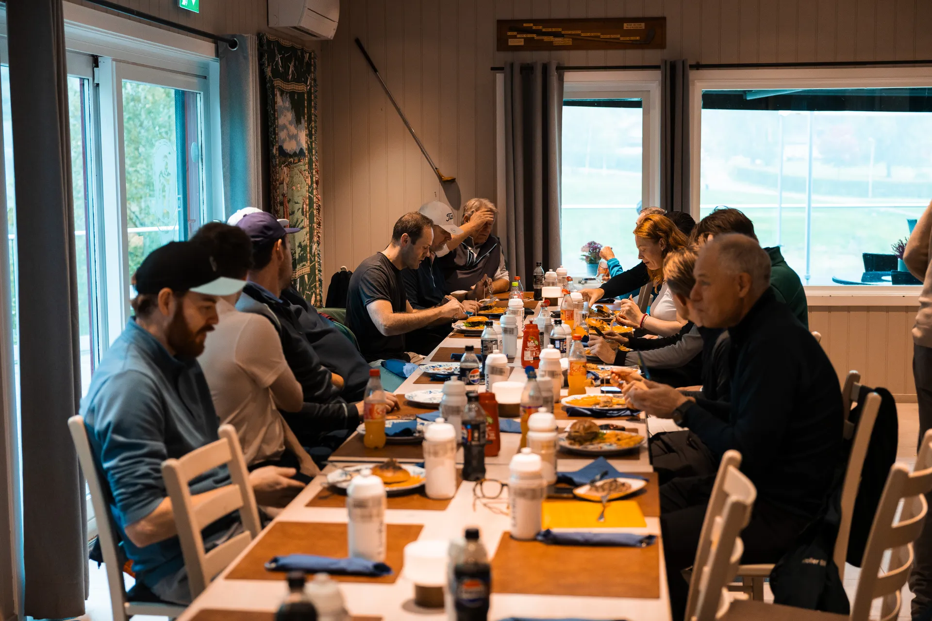 Sponsorer og samarbeidspartnere samlet til middag etter runden